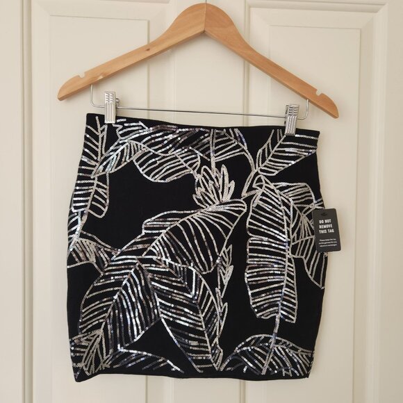 Express Black Mini Skirt Silver Sequin Leaf Holiday Party Sexy Glam Pretty - Picture 2 of 8